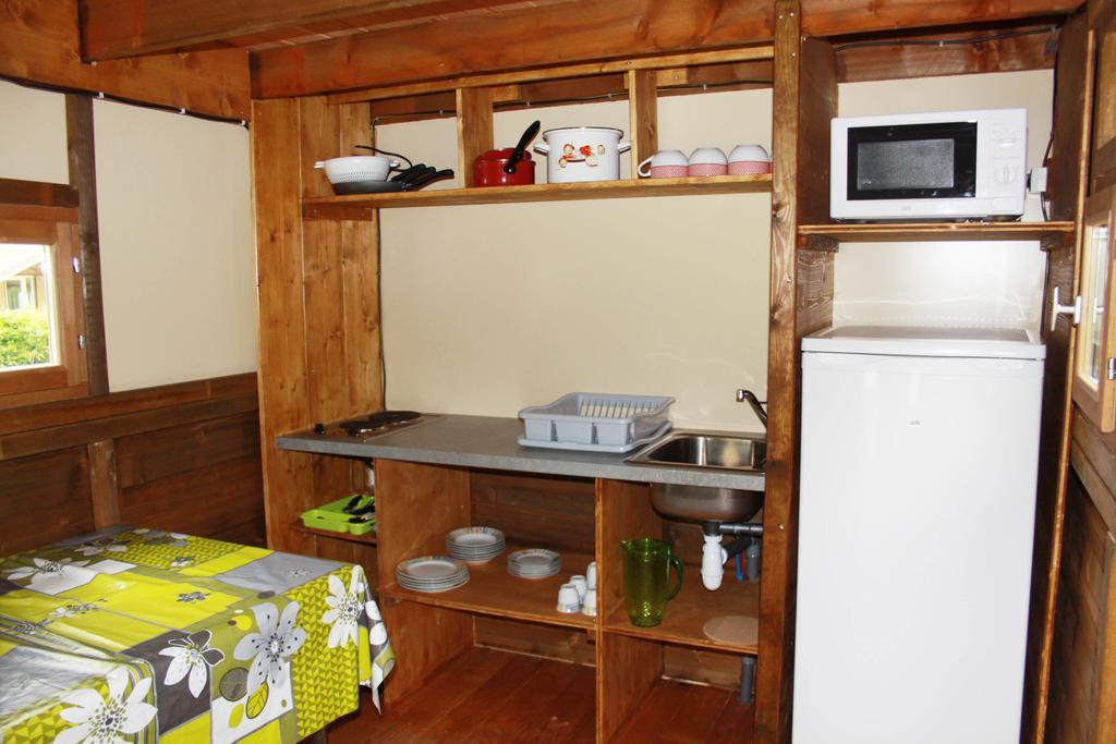 Camping Des Papillons Lalizolle Εξωτερικό φωτογραφία