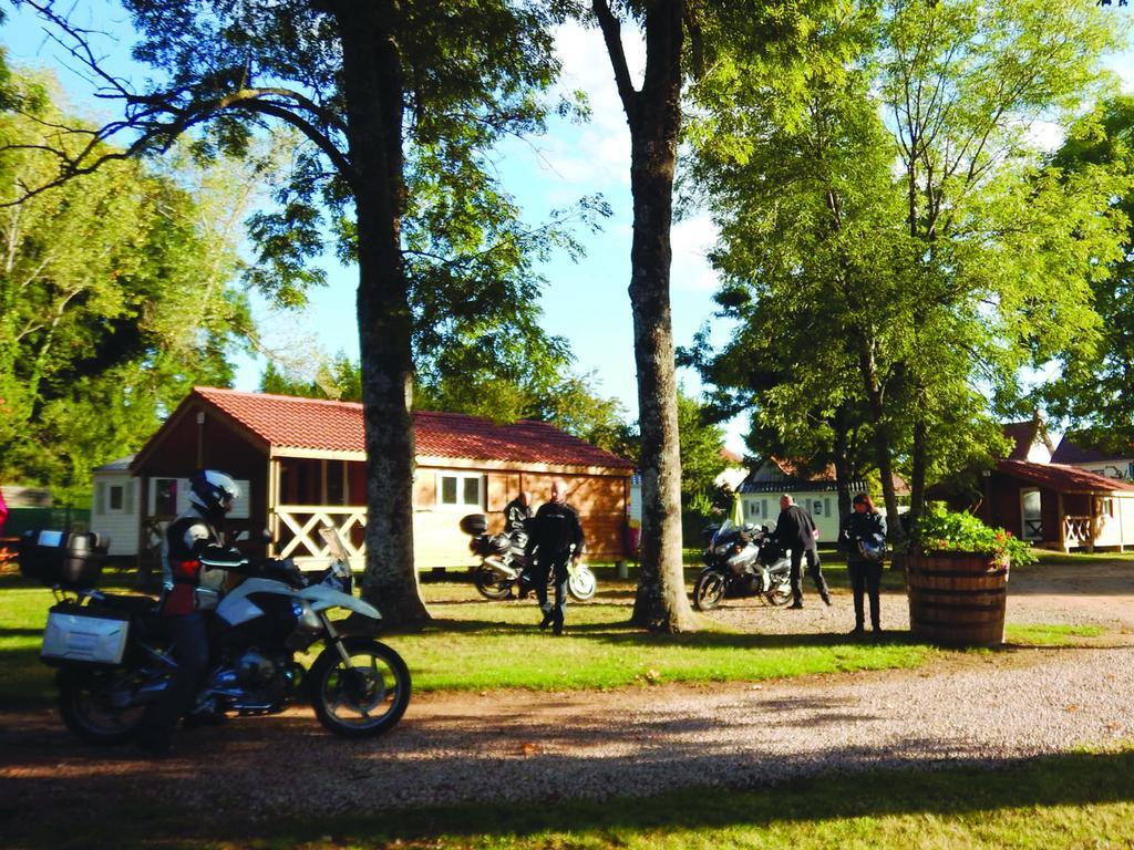 Camping Des Papillons Lalizolle Εξωτερικό φωτογραφία