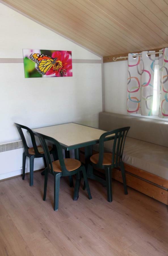 Camping Des Papillons Lalizolle Εξωτερικό φωτογραφία