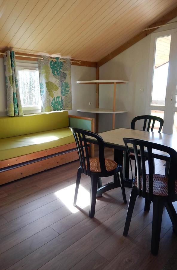 Camping Des Papillons Lalizolle Εξωτερικό φωτογραφία